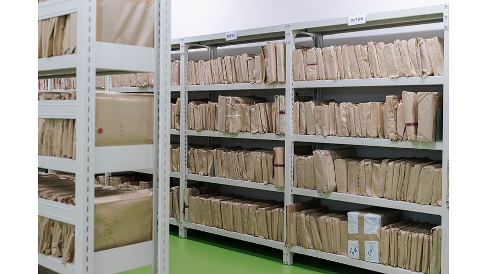 「台灣電力文物典藏中心」以最高規格的國家檔案保存標準，提供紙質檔案最妥善的存放環境。